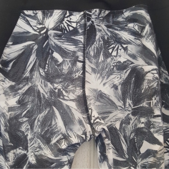 Betsy Johnson Performance 7/8 Ankle Black Gray White Leggings Size Small - Picture 4 of 8